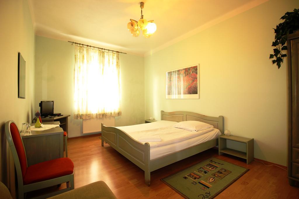 Pension Berg Prague Room photo